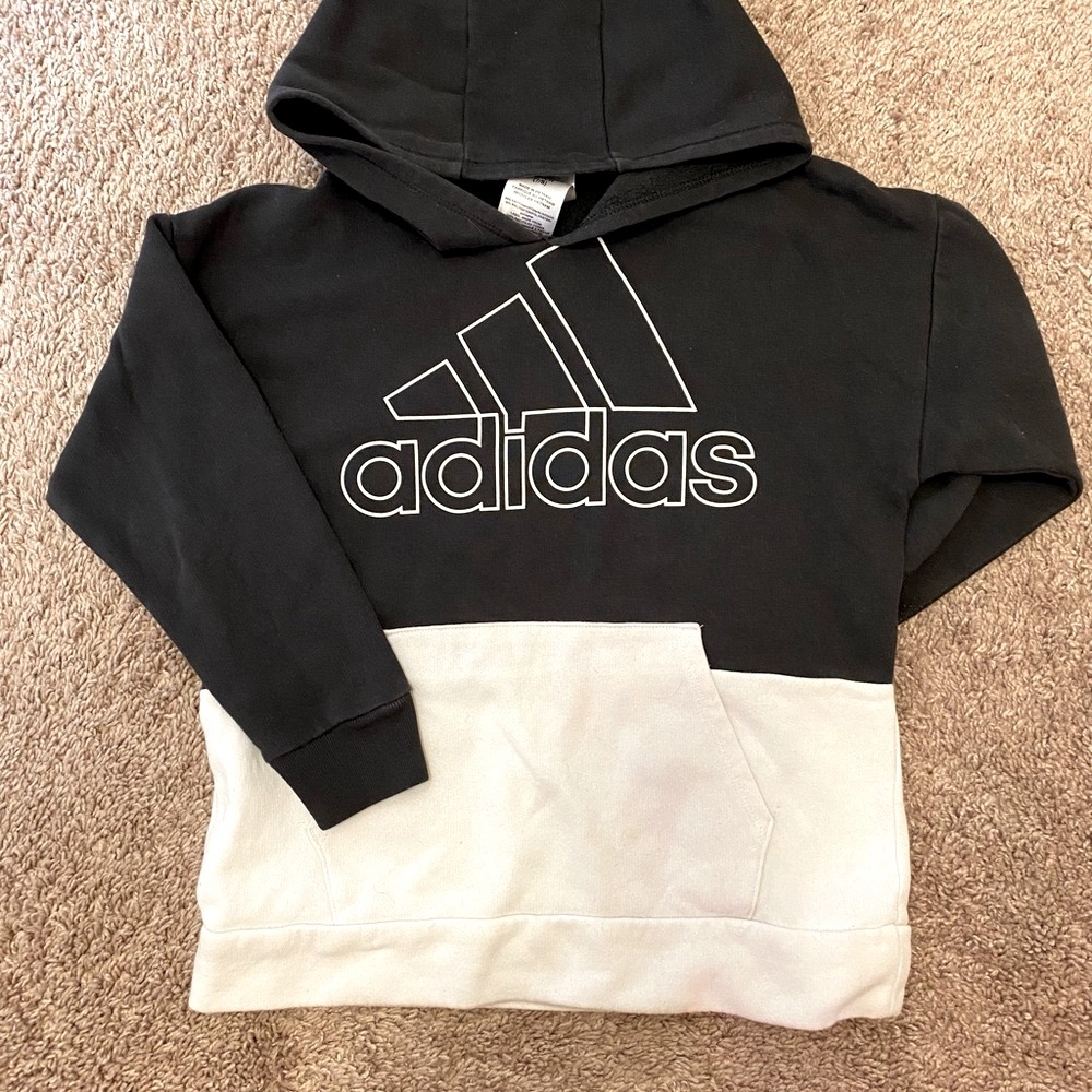 Adidas Hoodie Boys Black white size 7/8 Logo on front with pocket - Picture 4 of 9